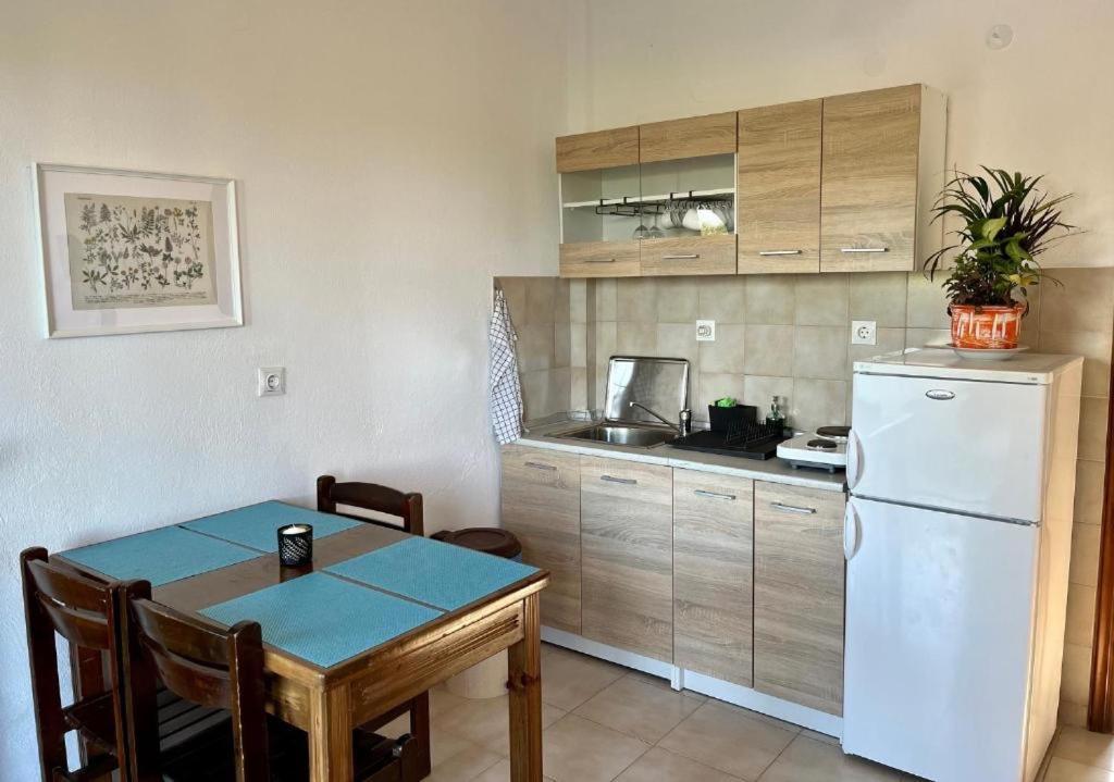 Ferienwohnung Antonio By The Sea Kriopigi Exterior foto