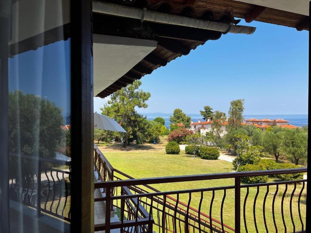 Ferienwohnung Antonio By The Sea Kriopigi Exterior foto